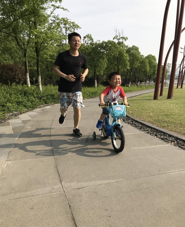 快樂“六一(yi)”，相伴共成(cheng)長(zhang)